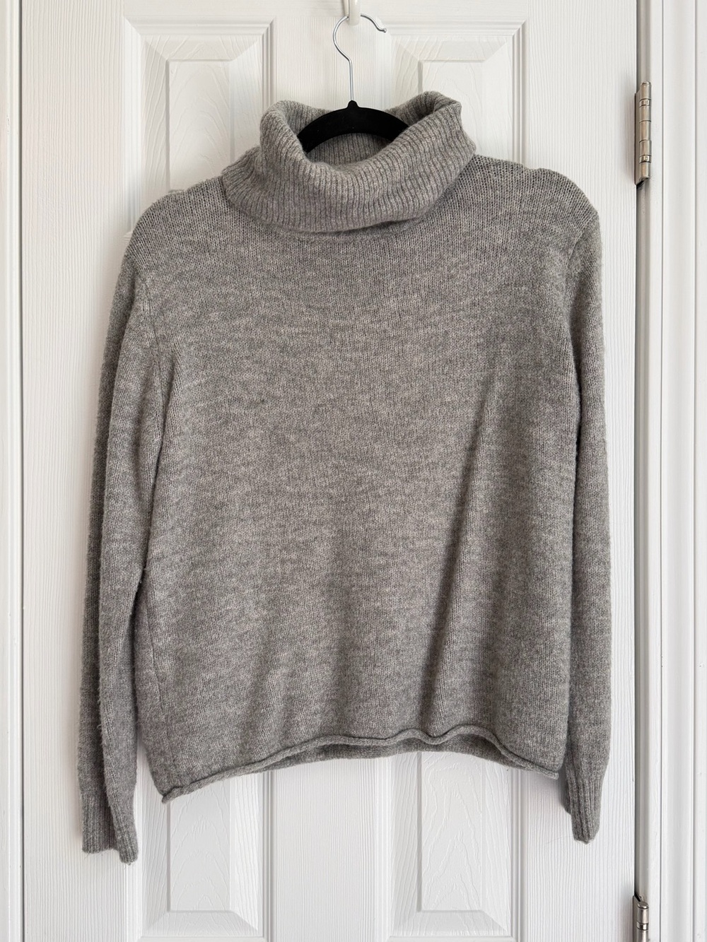 Relaxed Gray Turtleneck Sweater - Women's